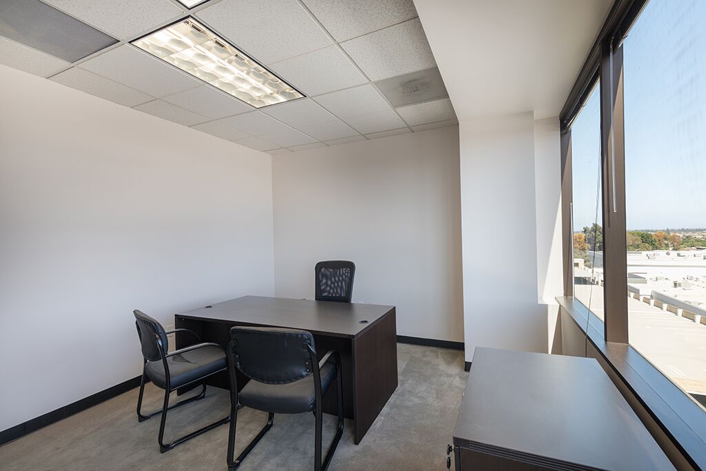 Cerritos Meeting Rooms | Studebaker Road Conference Rooms